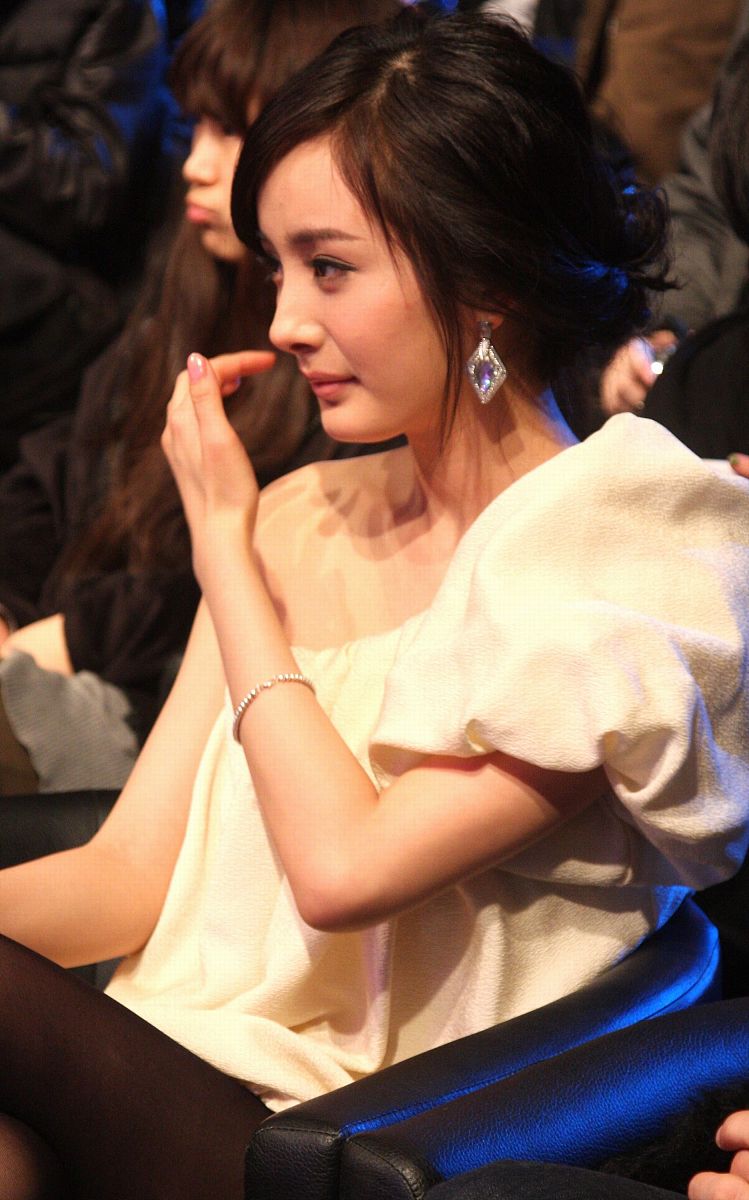 2011年3月7日,北京,2011第五届娱乐大典启动仪式举行. 杨幂+++_+++娱