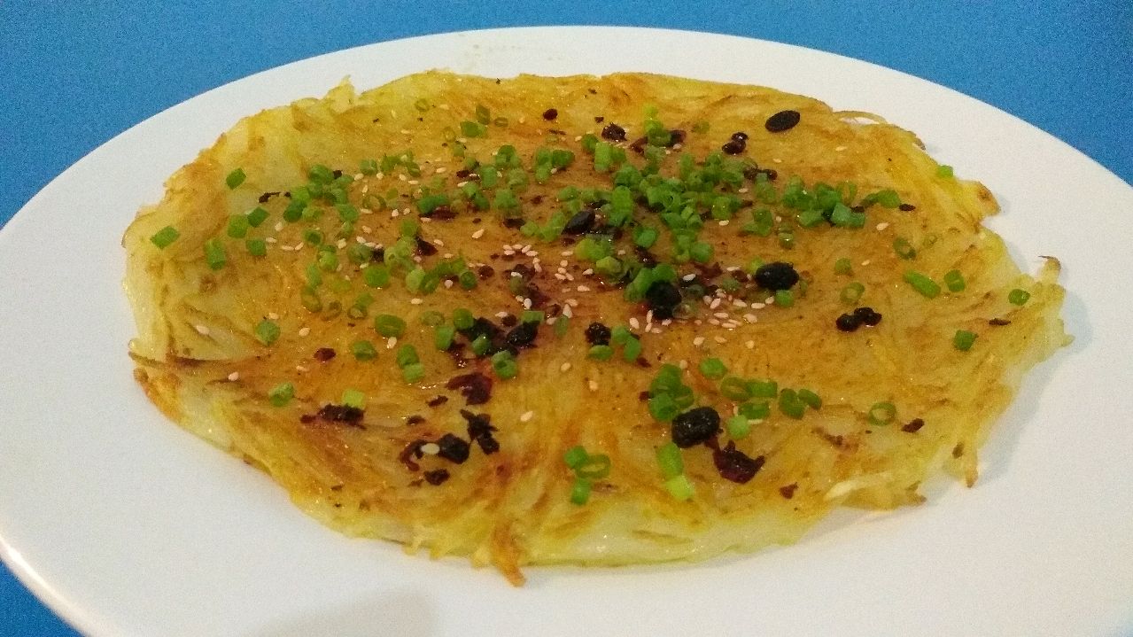 不加鸡蛋和面粉教你做香煎土豆丝饼外酥里软,爱吃土豆的收藏了