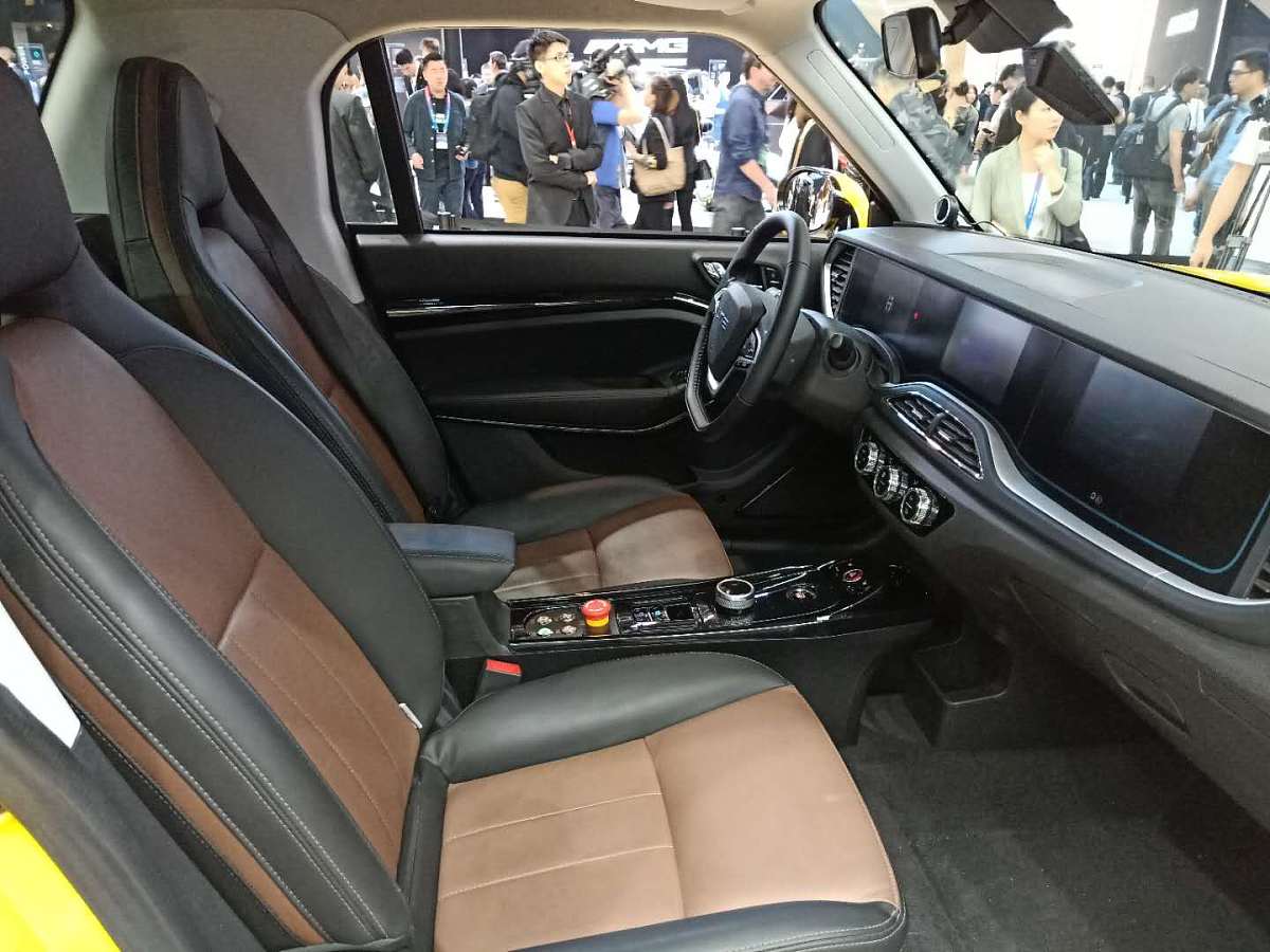 奔驰玛奇朵米色内饰好打理吗回答加拓展。