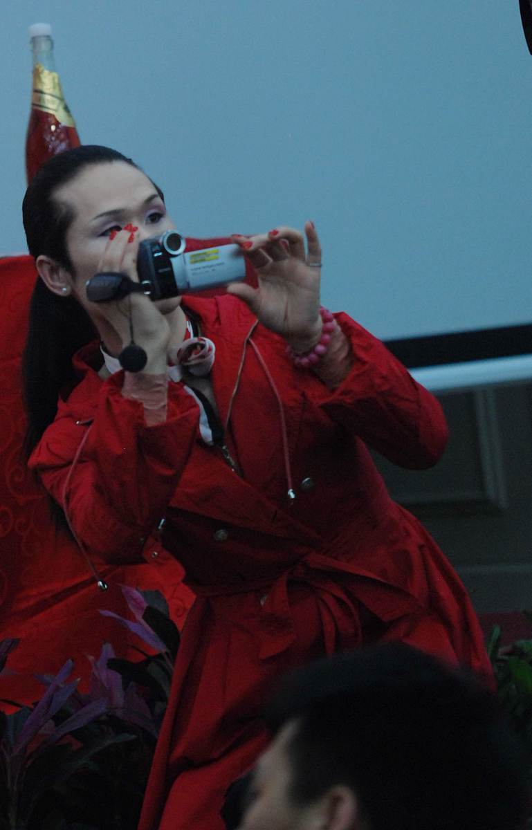 2010年4月27日,杭州,电影《a面b面》举行演员见面会.***_***+++_+++a