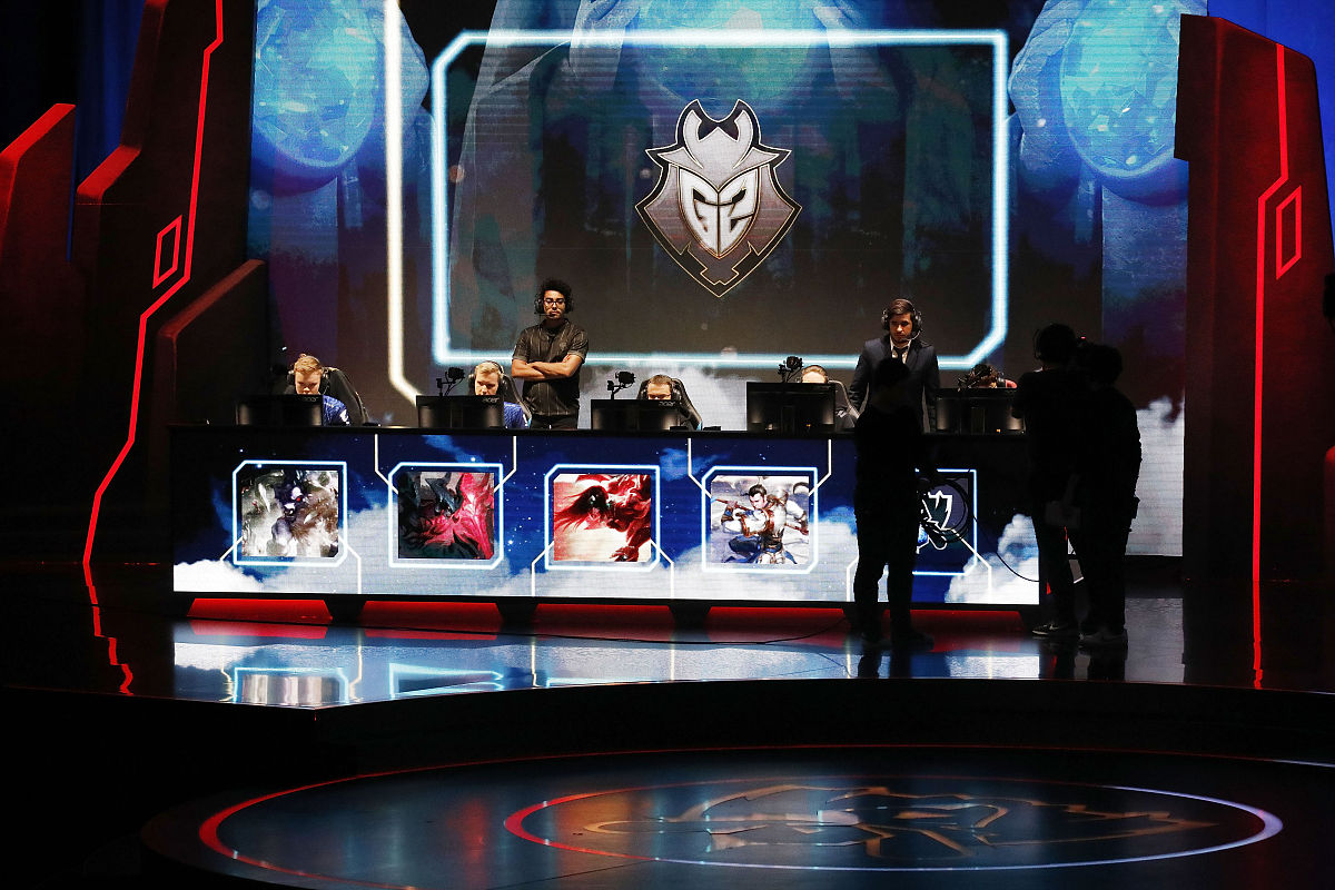 英雄联盟 S1 总冠军：FNC 称霸首届全球总决赛