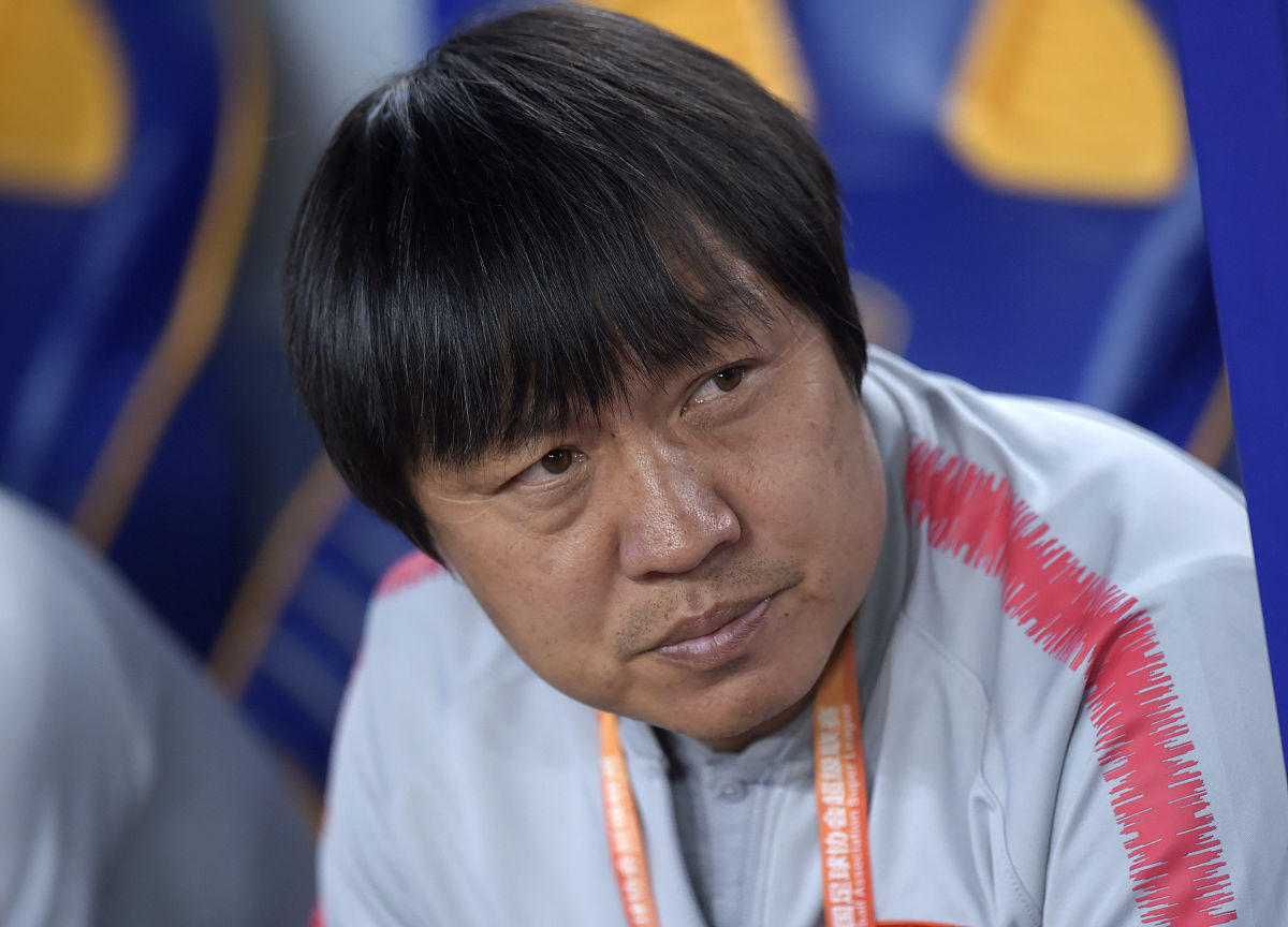2019年10月20日,南京,中超联赛河北华夏幸福队代理主教练谢峰指挥比赛