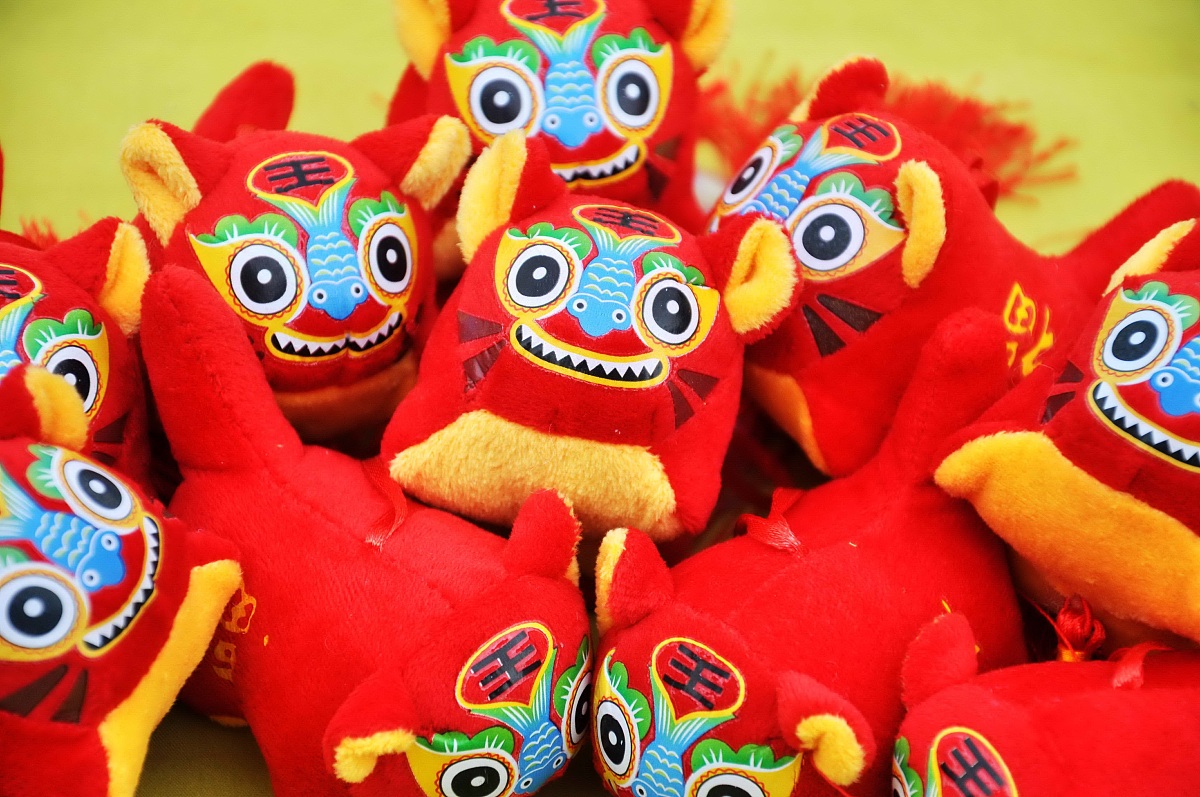 行李箱上能掛小老虎饰品吗