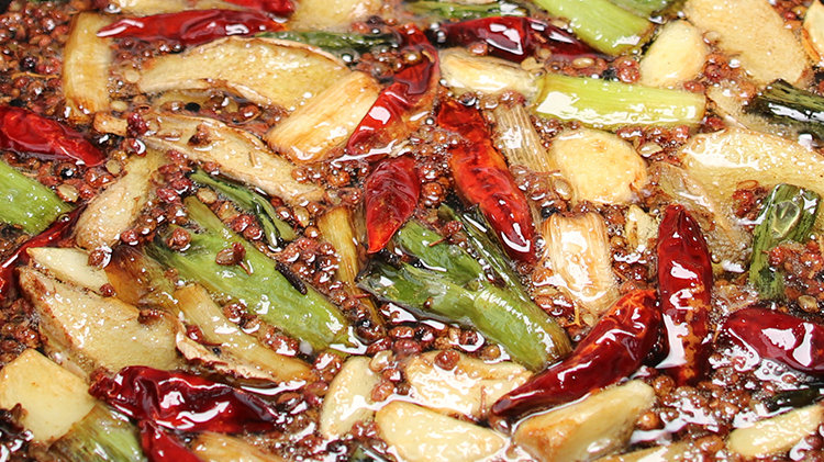 饭店凉拌菜好吃有技巧,多加一勺它,拌啥凉菜都好吃