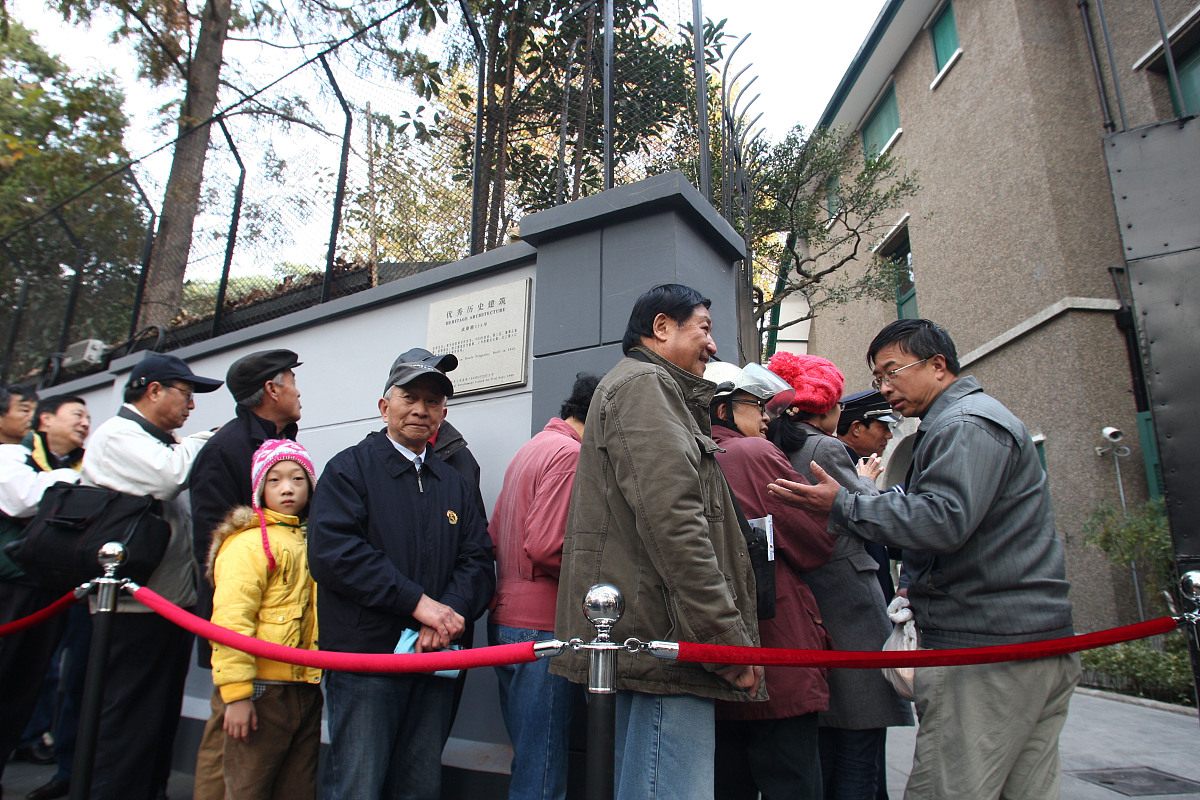 帮我写一个1000字的论文致谢