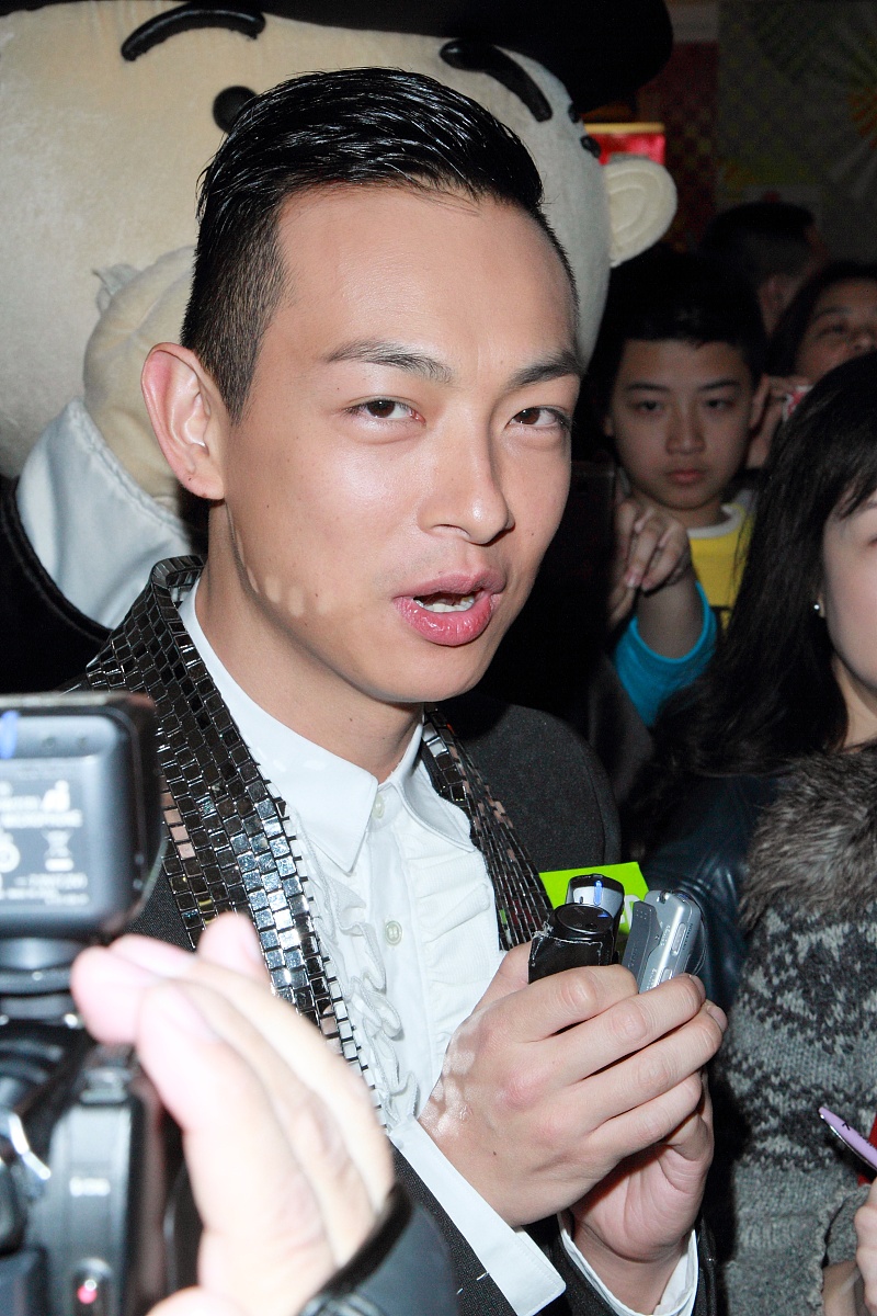 2012年12月23日,香港,明星应邀出席大富翁圣诞活动.***_***梁烈唯 +++