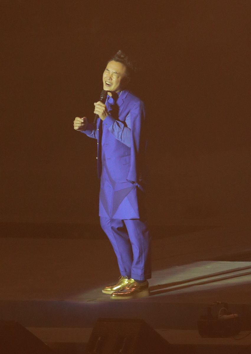 失落沙洲原唱是谁？叫什么名字？是男歌手还是女歌手？这位歌手用的是什么样的声线吗？