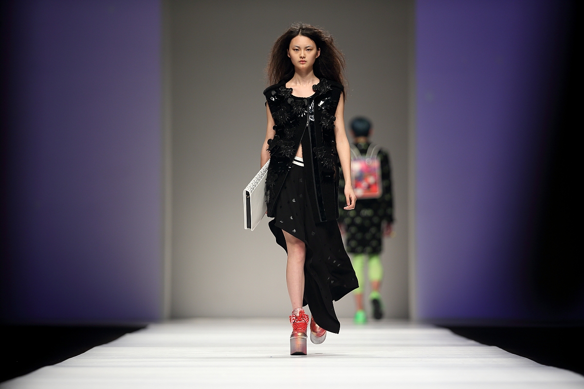 重庆工商学校服装制作与生产管理专业怎么样