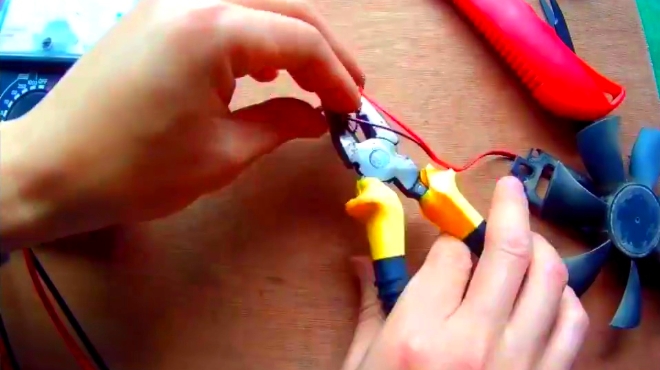 【用旧电磁炉制作风力发电机,以后再也不怕没