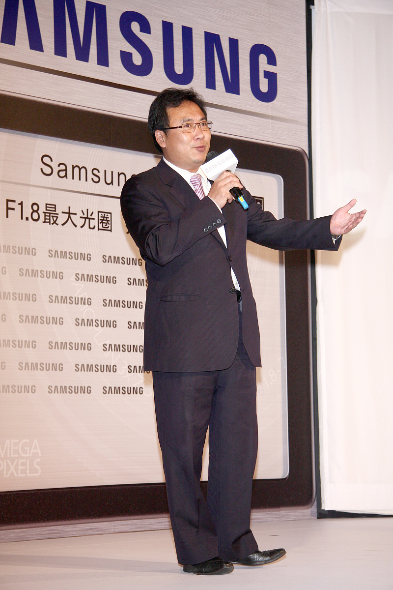 2010年6月7日,台北,台湾"金钟奖"影帝赵又廷帅气代言相机.***_***+++_