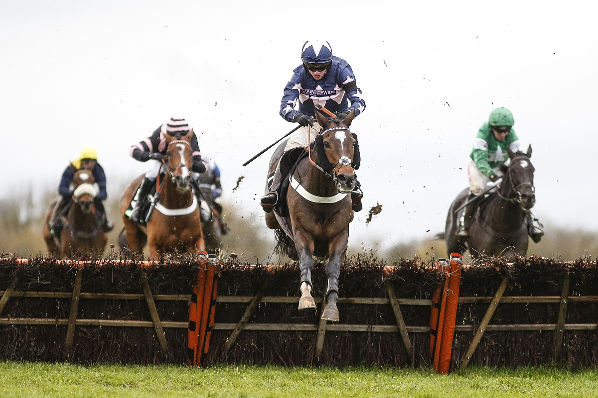 wincanton, england - november 11:  tom o'brien riding london pri