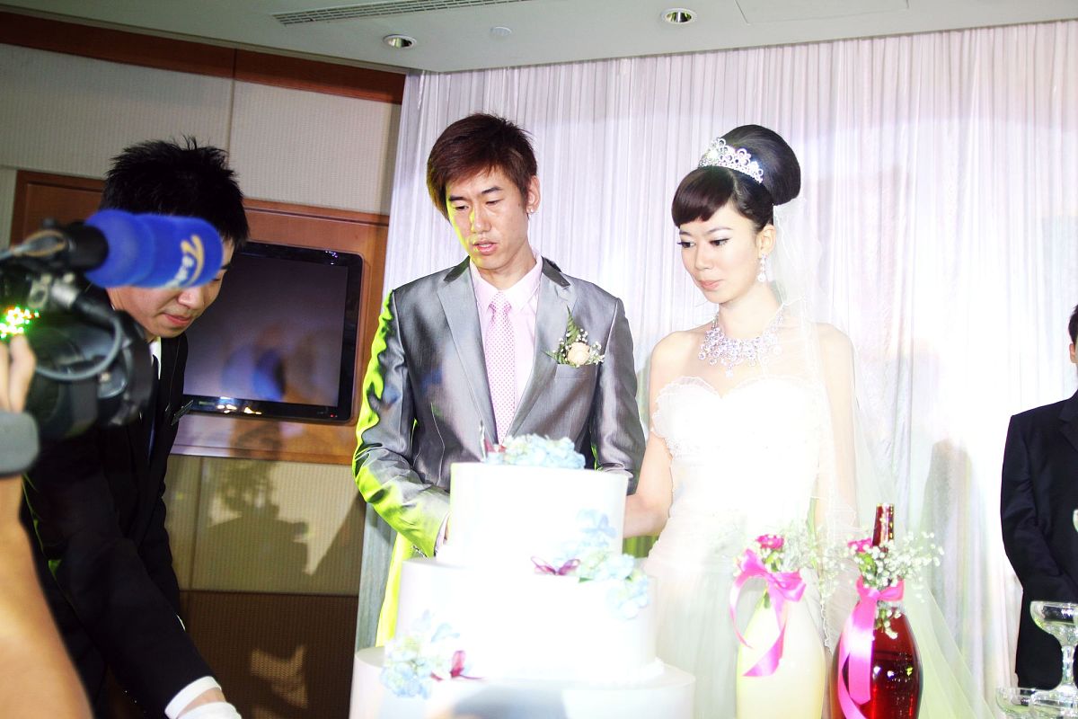 被问妹妹结婚怎么知道的，我机智回应：'猜的'！