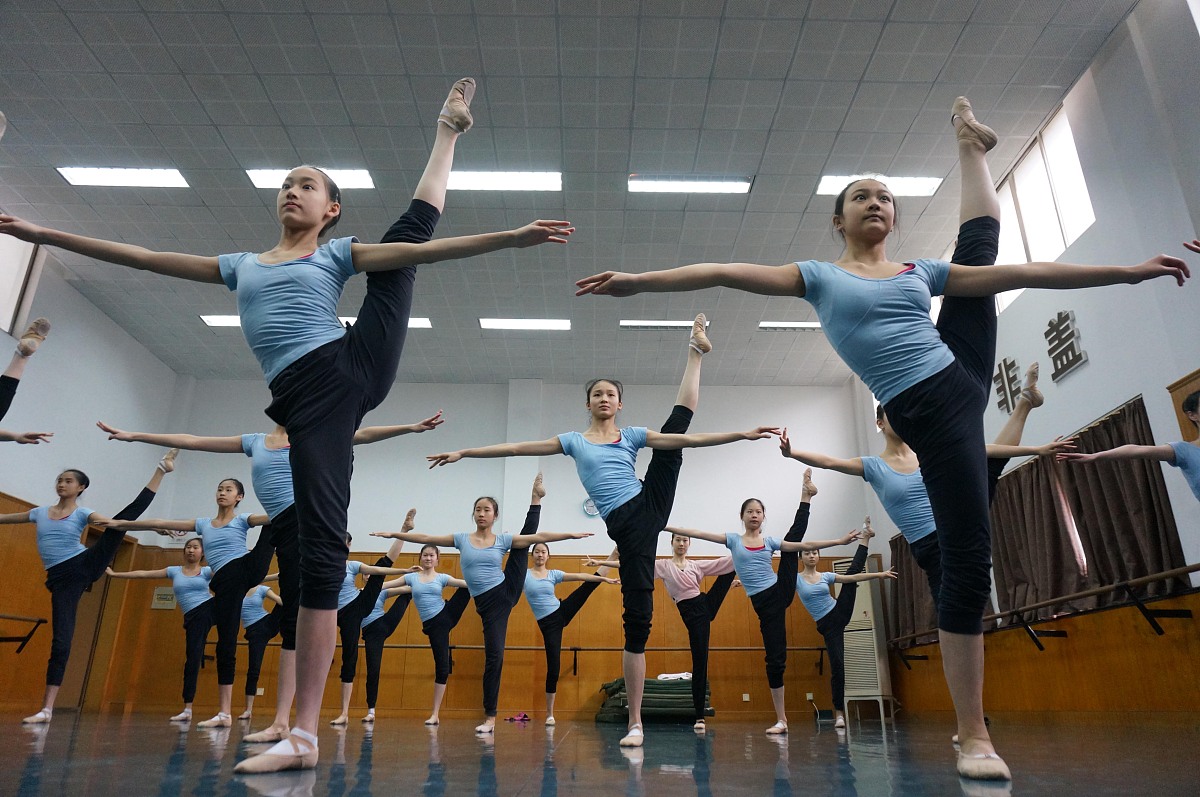 黑龙江艺术职业学院五年制大专收往届生吗