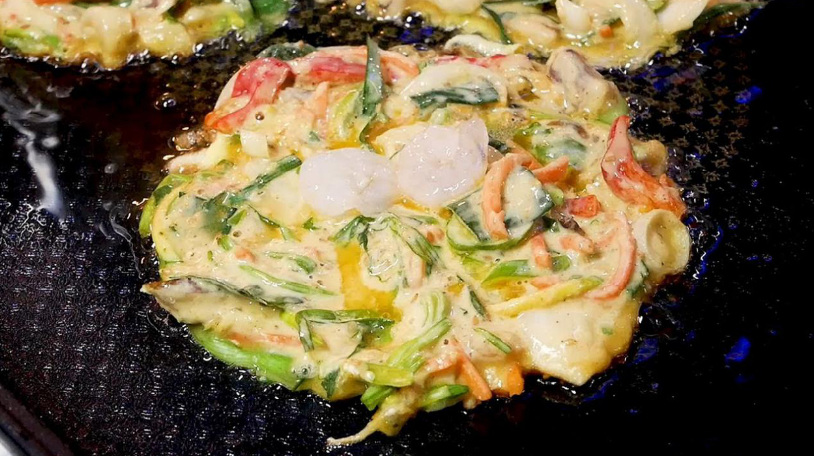 这才是煎饼最过瘾的吃法,老板太有才了!