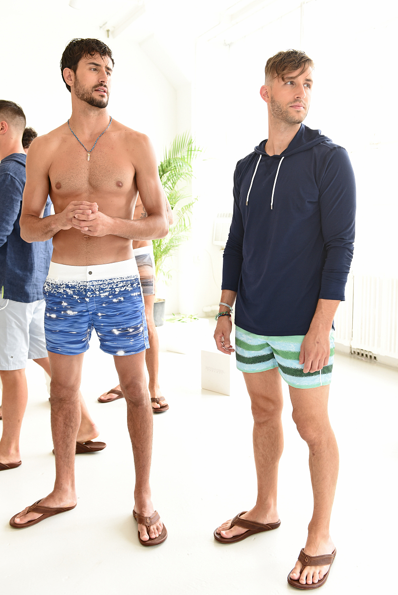 Men Underwear U Bulge Pouch Briefs Mens Mid Waist Breathable Soft Underpants Elastic Male Panties根据此标题帮我写五条吸引人的简短的英文描述不要使用sexyhigh-quality