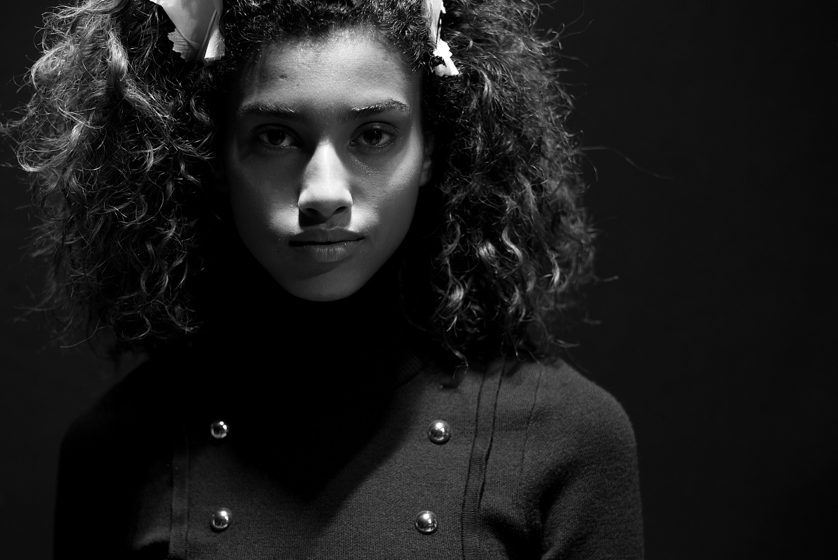 捕捉情绪百态：人像摄影表情指南