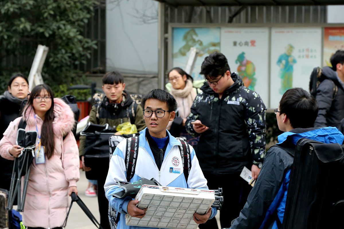 南京雨花石运用于中学美术课程资源开发的可行性及思路分析论文