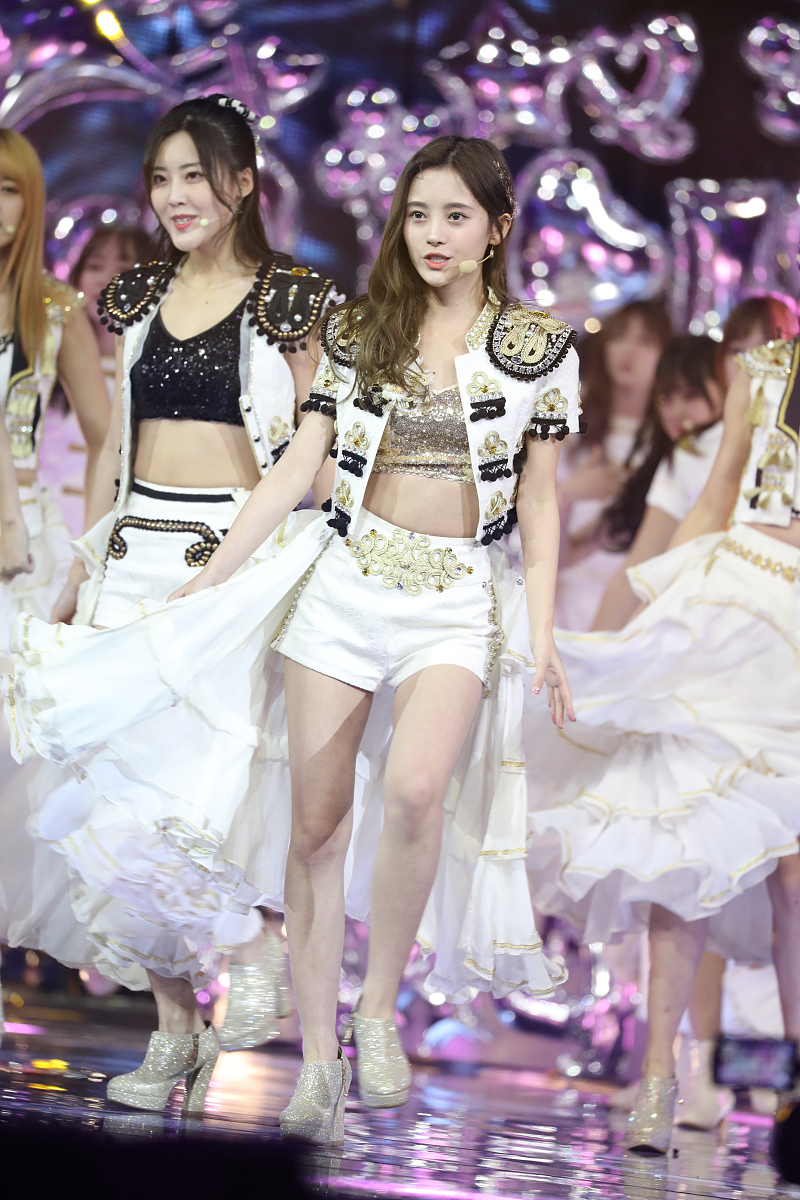 2016年11月10日,深圳,2016天猫双11狂欢夜.***_***snh48,鞠婧祎