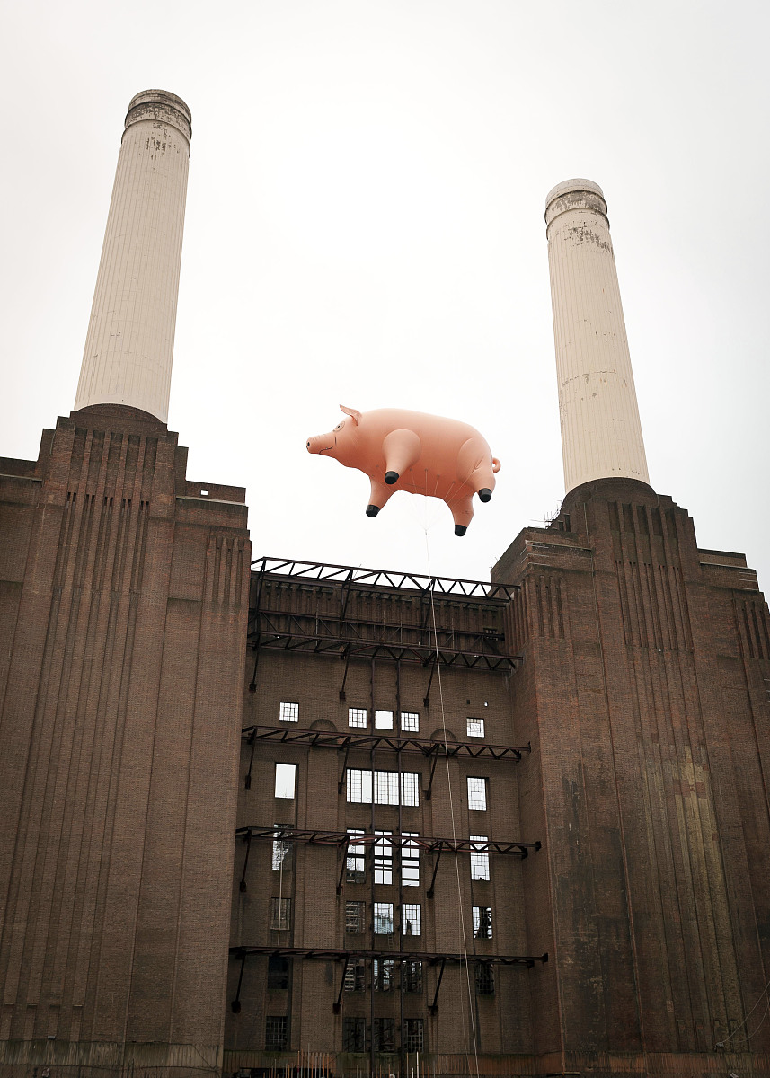 (pink floyd)1977年发行的概念专辑《畜牲》(<strong>a</strong>nimals)的专辑封面