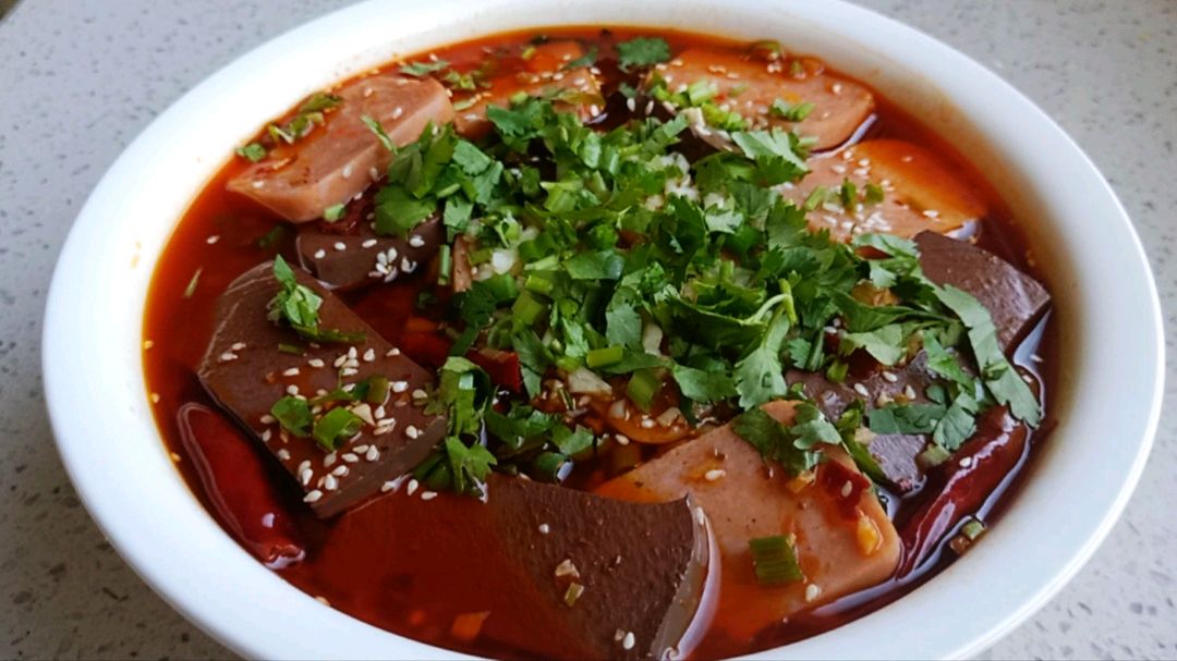 天气逐渐冷了,这样涮菜特别受欢迎,喜欢吃辣的可以先收藏着了