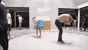 芳草地上凄美一舞，在《愛上你治癒我》中，苗苗終於過上了好生活