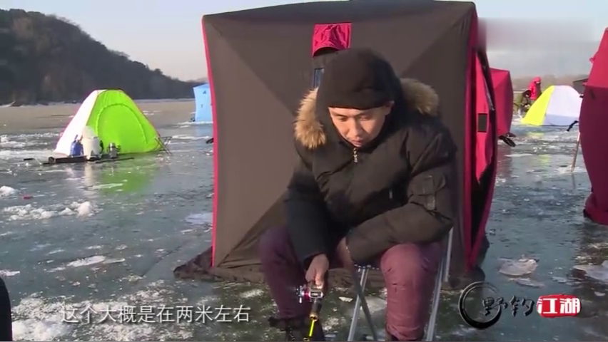 十三陵水库冰钓小公鱼 钓手们都采用了水滴轮 有何优势?