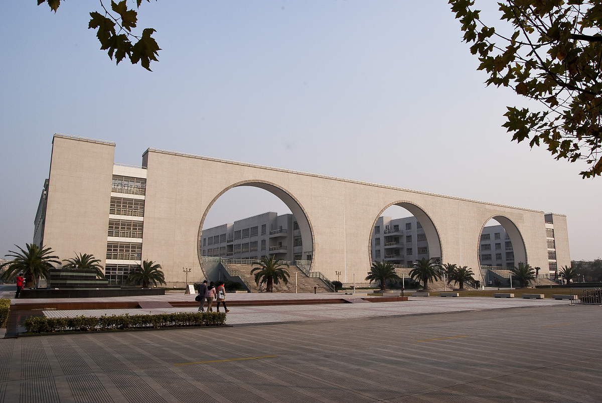 信阳职业技术学院的优缺点。