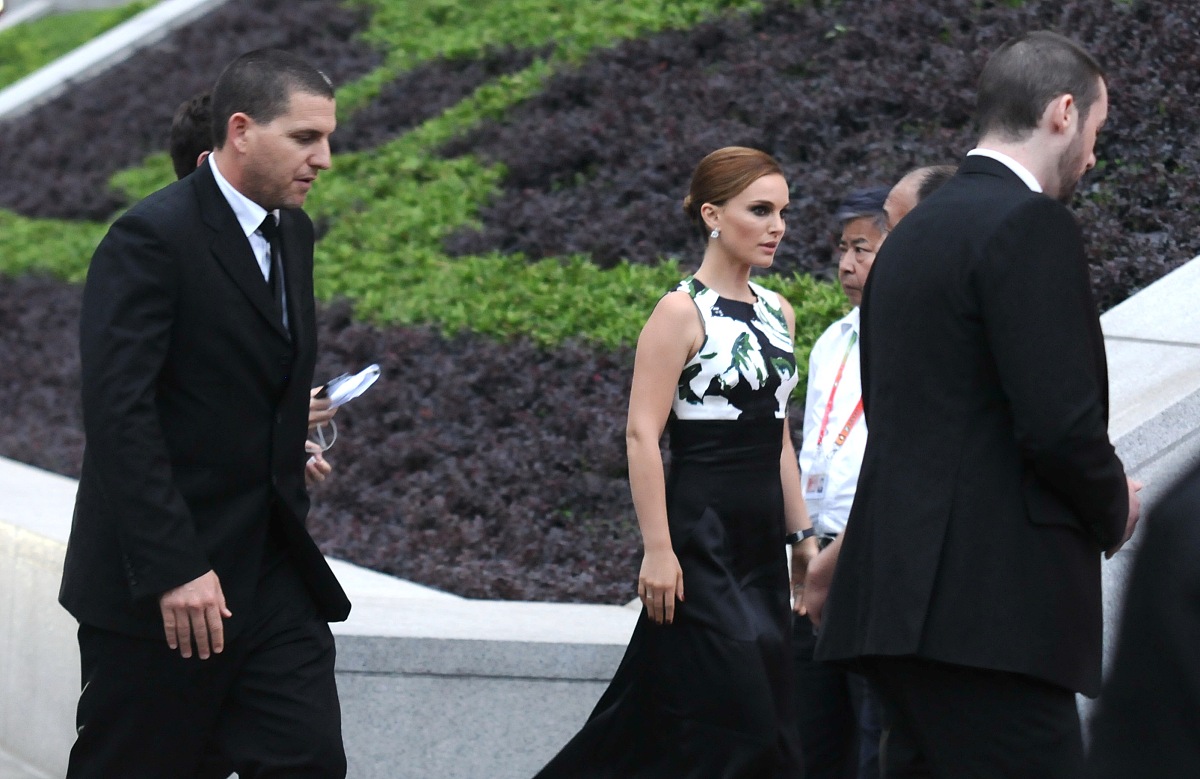 梅根晒女儿照片引争议：莉莉贝健康状况惹担忧，善意之举却遭网络攻击