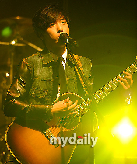 2012年3月26日,韩国音乐组合cnblue于上午在首尔举行了面向国内外媒体