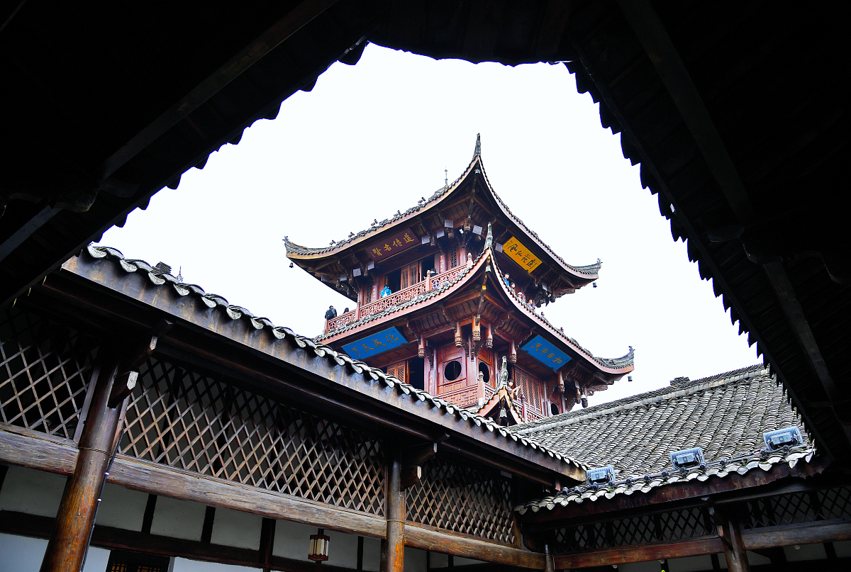 南充中专学校专业介绍：机电、商贸、文秘、旅游等热门专业