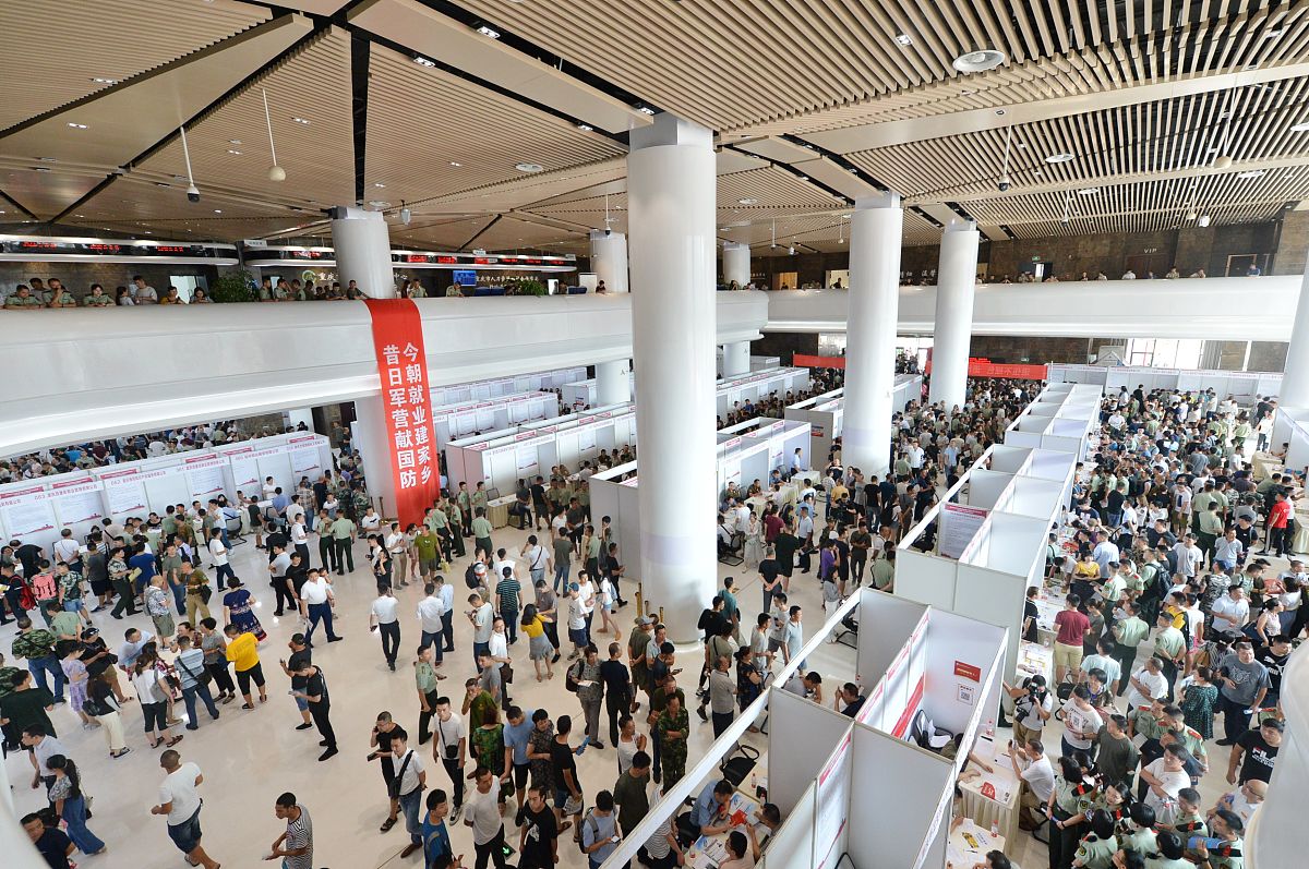 重庆卫校会不会包就业？用发散