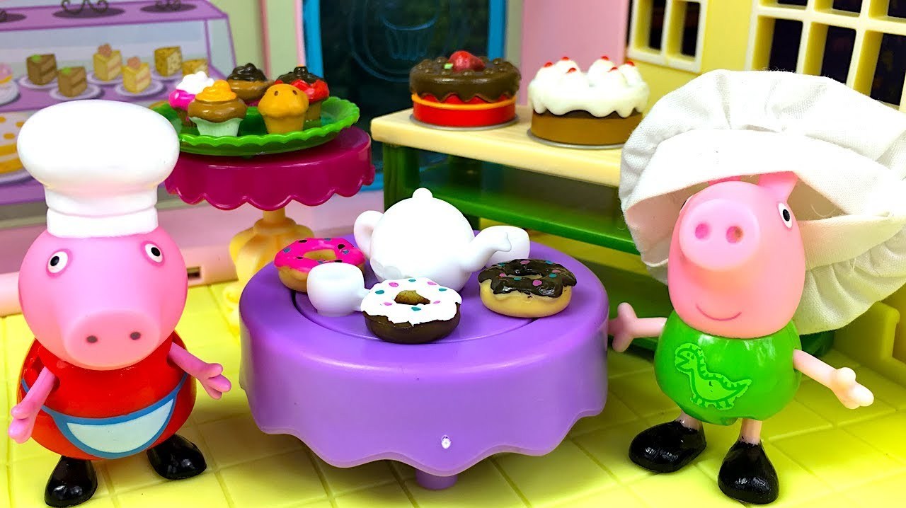 小猪佩奇和同学手工制作纸杯蛋糕甜甜圈