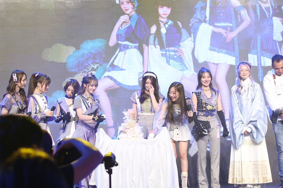 虚拟 Kpop 女团定位合理吗？如何提升4号成员实力？