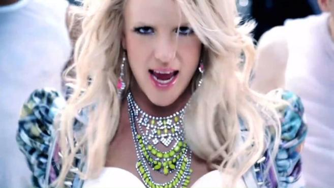 [图]小甜甜布兰妮Britney Spears2010超白金单曲Hold It Against