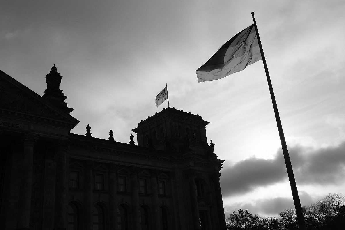 为什么他是徐云，而你不是?他敢于冒险，走遍千山万水，敢于去国外，你不敢 详细论述概念并举例 更详细些