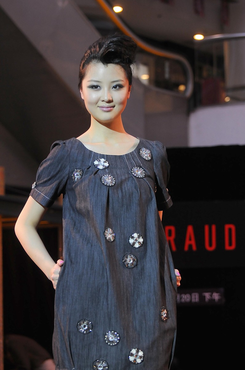 2009年3月20日,上海,法国著名品牌feraudn秀场.***_***feraudn女装秀+