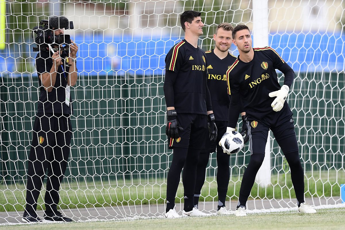 待在原地不要动世界会主动向你走来出自哪位作者的哪本书？请展示这句话出现的片段