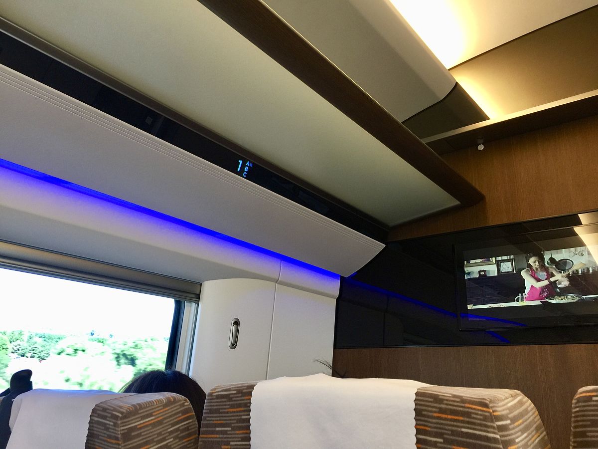 镇远西江双夜景20人2+1头等舱之旅|打糍粑穿苗服长桌宴|奔驰宝马接送