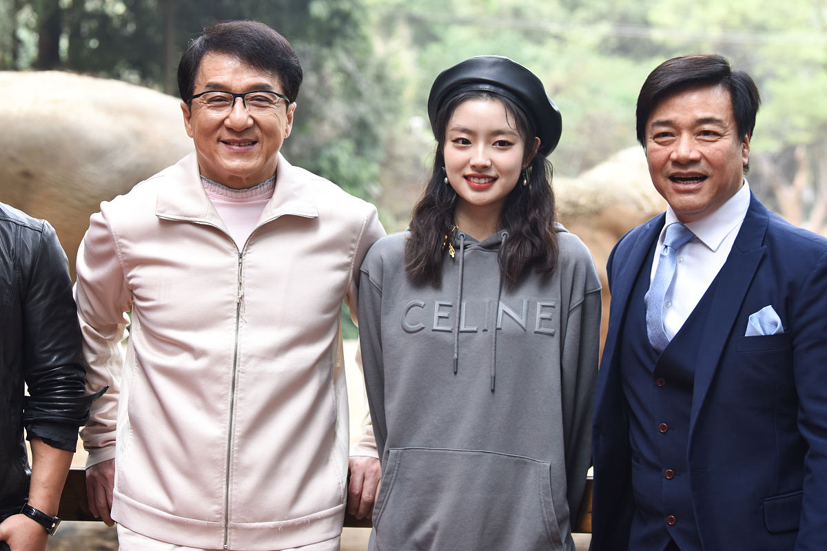 成龙与私生女：为何不认？背后的故事与争议