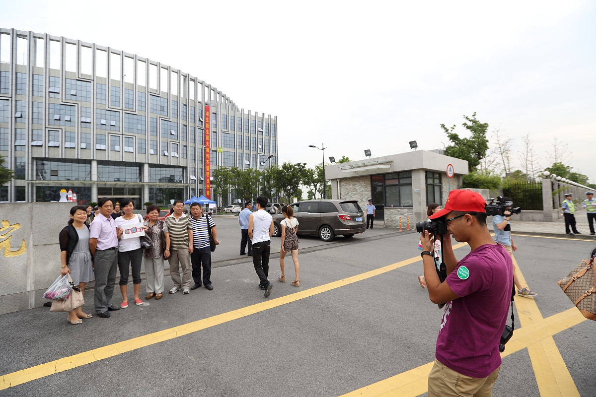 新会分公司客户经理走访江门华拓工程有限公司，客户月用油80吨，对油品质量和配送满意