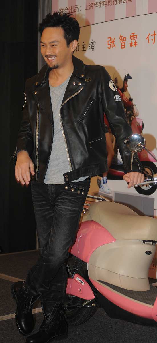 写一首诗诗的每一行开头分别是唐海青杨嘉明这几个字、诗的每一行结尾分别是我爱你一辈子这几个字。