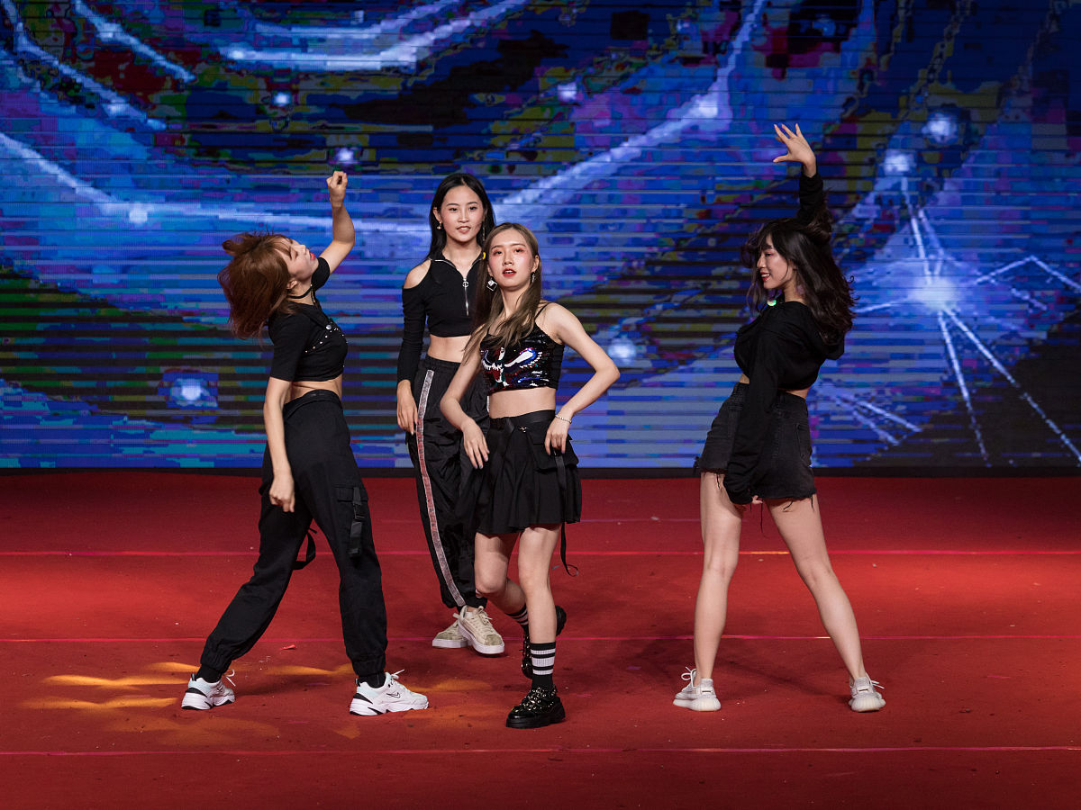 抖音视频评论：太棒了！爆炸！舞蹈太有感觉！