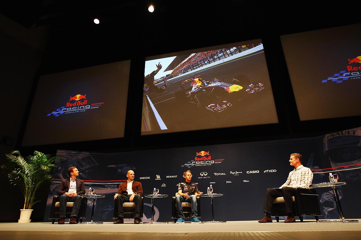 2011年10月10日,日本横滨,刚刚夺得2011年度f1总冠军的红牛车队车手维