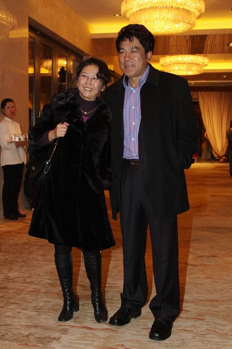 2011年11月16日,北京,顶级华服献礼慈善晚宴.***_***朱时茂夫妇+++_++