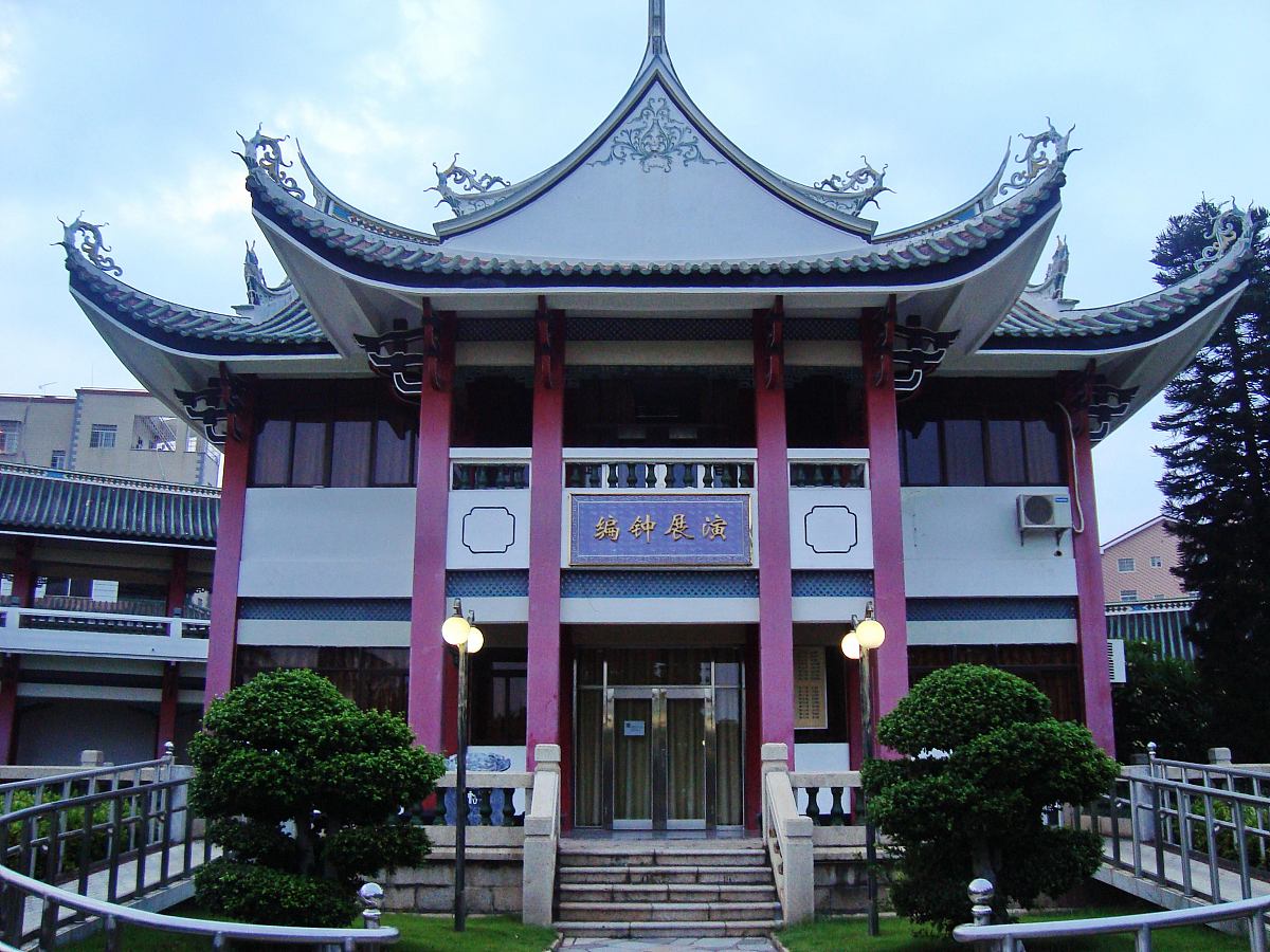 六月中旬去大连、厦门、成都哪个地方旅游好？