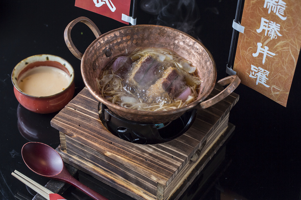 ***_***日本料理要求色自然,味鲜美,形多样,器精良,食材呼应季节,是用