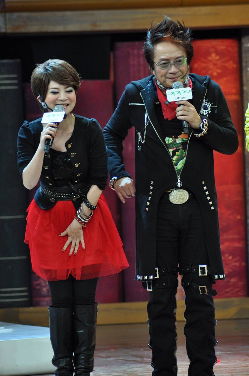 2011年2月28日,杭州,大型娱乐类综艺节目《快乐蓝天下》录制.  ***_**