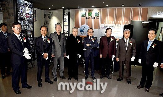 《建国大业》观后感500字从一个解放军进城后睡大街角度切入、有真情实感