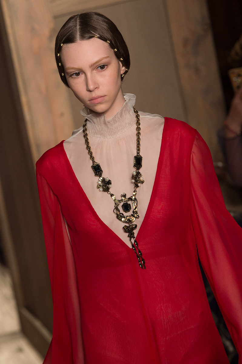 当地时间7月6日,巴黎,2016秋冬巴黎高定时装周:valentino 品牌秀场.**