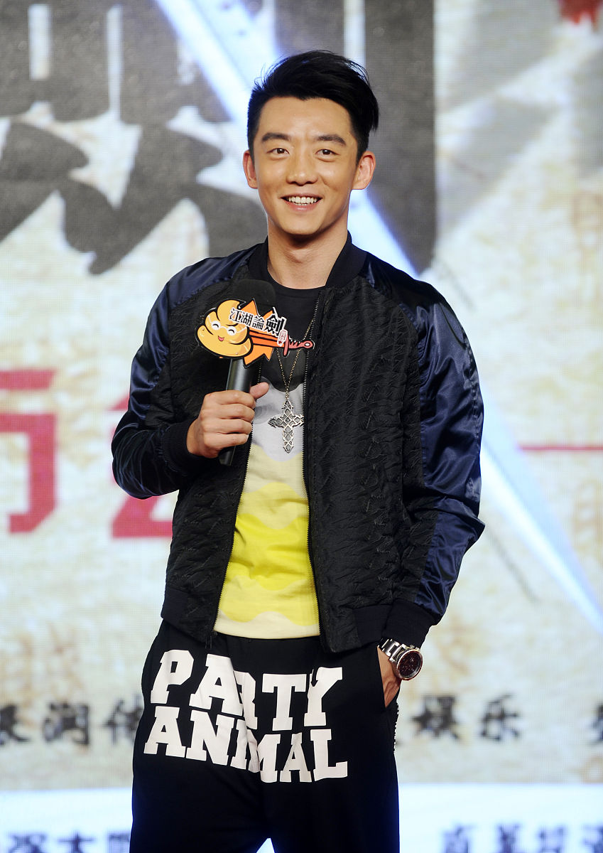 曹磊夸赞屈楚萧：帅气逼人，未来可期